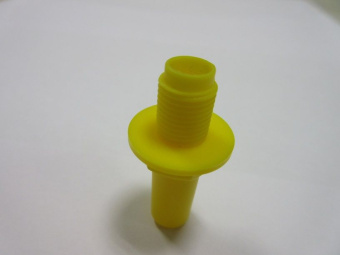 Пластиковый штуцер для подсоединения трубки 